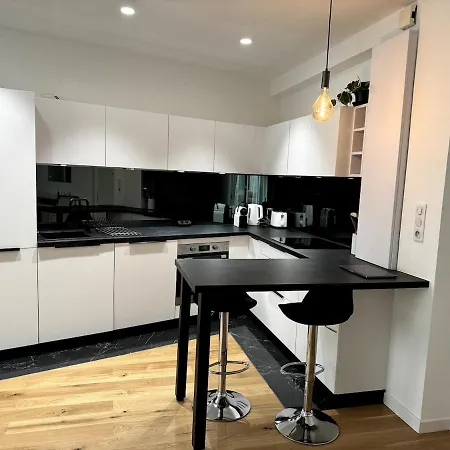 Carré D'or - 2p Cosy Avec Terrasse Et Véranda Appartement *